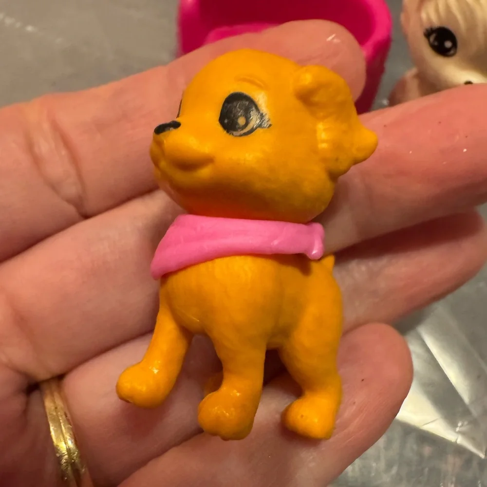 Barbie Stacie pets Taffy pup & Serafina cat W/ princess bed